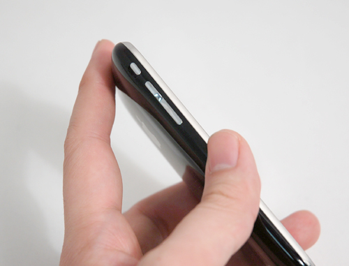 The volume control and the mute ringer button lay on the left profile with the ability to control them with one hand.