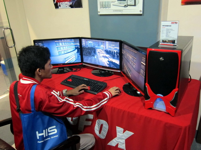 RedFox's Vengeance Intensity leverages on Eyefinity, AMD's multi-display technology.