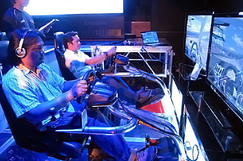The new Samsung notebook debuted in a special launch event at TIME club in Makati city, where the hosts, in collaboration with Tuason Racing School, staged a special driving simulation competition, where the evening’s best two speedsters (virtual as it may be in last night’s case) went home with their very own Series 7 Chronos notebooks.