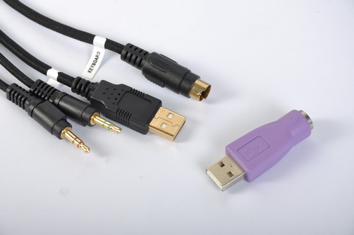 Aside from having gold-plated contacts, the cabling is also coated with braided fabric for added protection.
